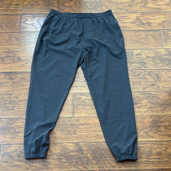 Lululemon Jogger - Picture 1 of 6